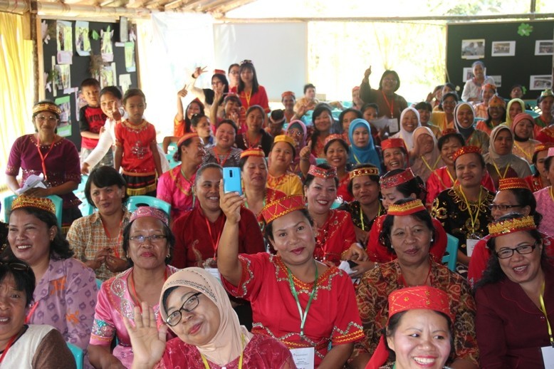 Kongres Perempuan Poso , 25 - 27 Maret 2014 di Dodoha Mosintuwu. Perempuan Poso dari berbagai latar belakang agama dan suku dari 80 desa membicarakan suara perempuan dalam perdamaian dan pembangunan Poso. Foto : Dok. Mosintuwu