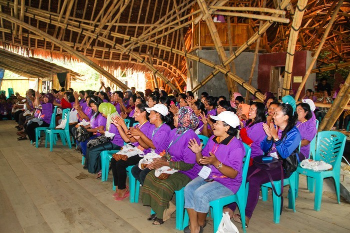 Kongres Perempuan Poso , 25 - 27 Maret 2014 di Dodoha Mosintuwu. Perempuan Poso dari berbagai latar belakang agama dan suku dari 80 desa membicarakan suara perempuan dalam perdamaian dan pembangunan Poso. Foto : Dok. Mosintuwu