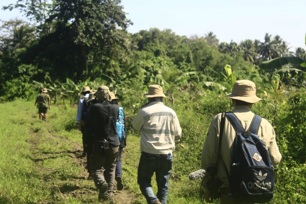 Tim ekspedisi Poso menelusuri keanekaragaman budaya, alam dan potensi bencana di Sesar Poso dalam perjalanan tahap 2. Foto : Dok. Mosintuwu