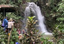 Air terjun Kandela, desa Tindoli, kecamatan Pamona Tenggara. Hanya berjarak sekitar 400 meter dari pusat pemukiman. (foto :dok. Institut Mosintuwu)