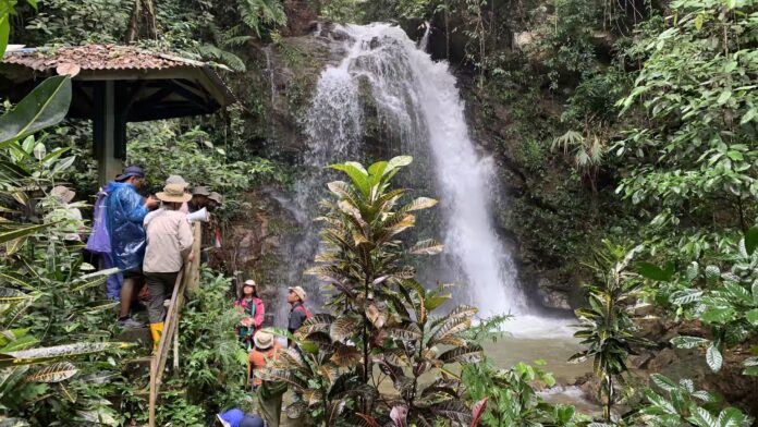 Kandela 1 Air terjun Kandela, desa Tindoli, kecamatan Pamona Tenggara. Hanya berjarak sekitar 400 meter dari pusat pemukiman. (foto :dok. Institut Mosintuwu)