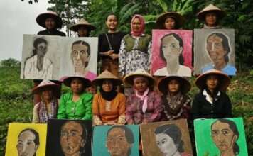 Kritik Ekofeminisme Pada Paradigma Pembangunan Indonesia.