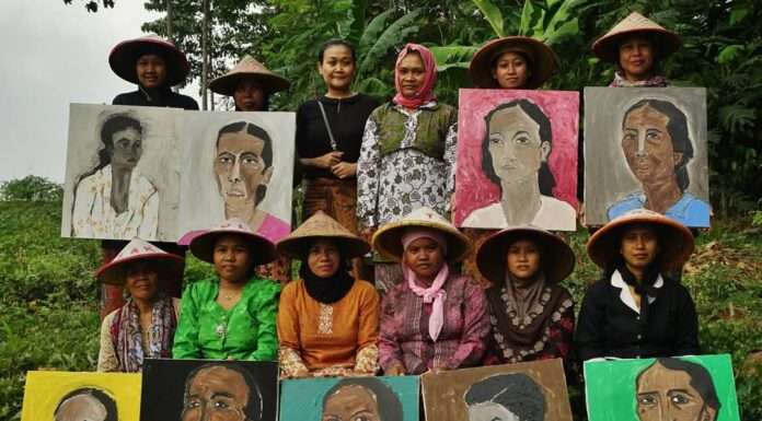 Kritik Ekofeminisme Pada Paradigma Pembangunan Indonesia.