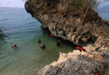 Guru Menyaksikan Biota Danau Poso, Merekam Ancaman di Bawah Air