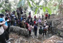 Para Guru Membaca Jejak Geologi dan Kisah Leluhur Di Danau Poso